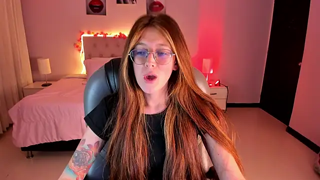 Emily Warren  online show from April 6, 9:05 pm