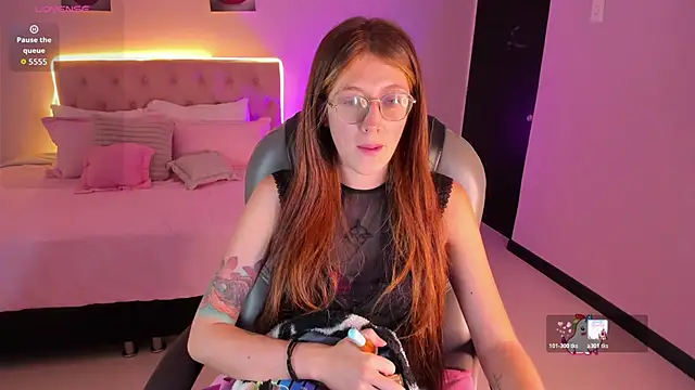 Emily Warren  online show from March 31, 8:11 pm