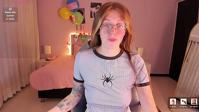 Snapshot of Emily_Warren_ chatting on June 17, 8:52 pm Emily Warren online show from June 17, 8:52 pm
