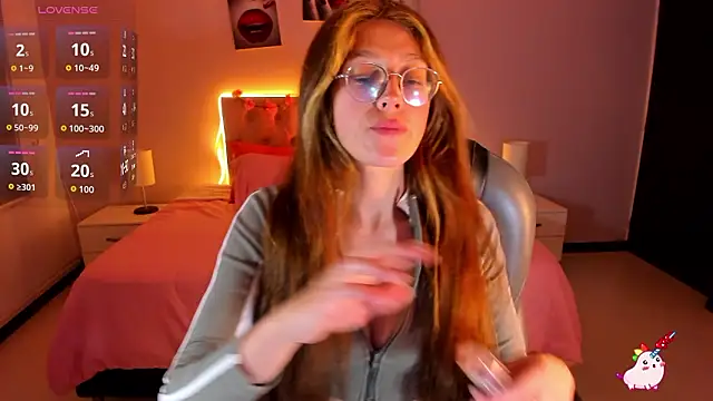 Emily Warren  online show from February 10, 7:46 pm