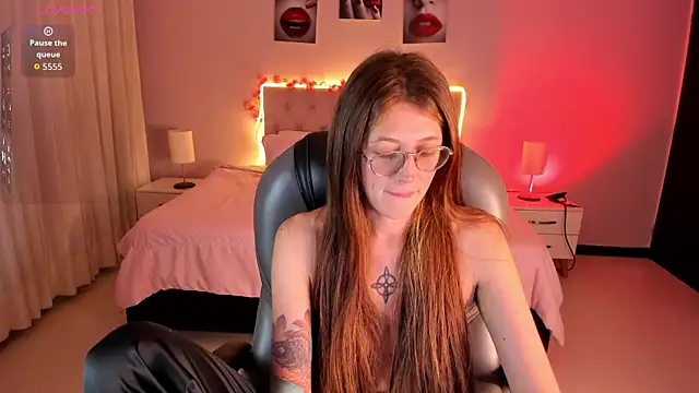 Emily Warren  online show from April 7, 9:27 pm