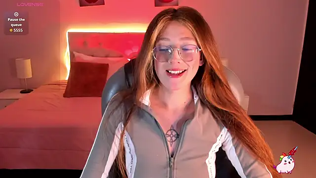 Emily Warren  online show from February 20, 8:22 pm