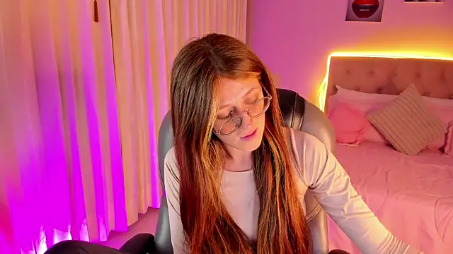 Emily Warren  online show from March 30, 8:21 pm