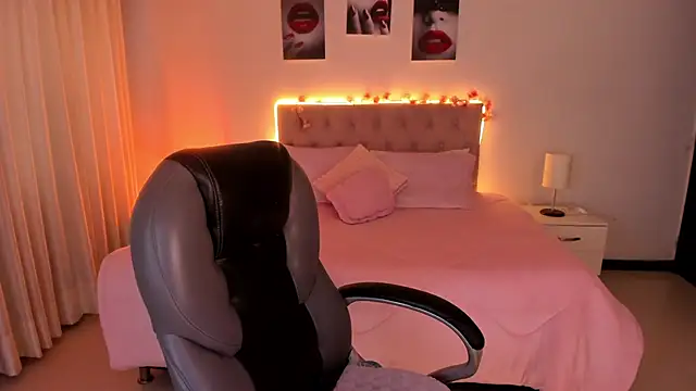 Snapshot of Emily_Warren_ chatting on November 12, 7:51 pm Emily Warren online show from November 12, 7:51 pm