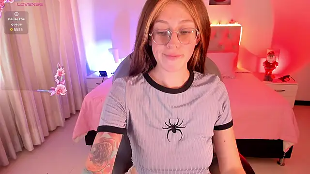 Emily Warren  online show from December 16, 6:56 pm