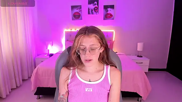 Emily Warren  online show from January 7, 7:41 pm