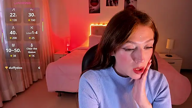 Snapshot of Emily_Warren_ chatting on October 24, 7:24 pm Emily Warren online show from October 24, 7:24 pm