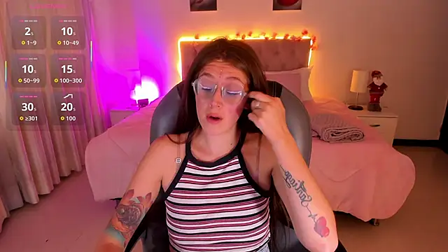 Snapshot of Emily_Warren_ chatting on November 19, 7:03 pm Emily Warren online show from November 19, 7:03 pm