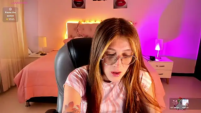 Emily Warren  online show from March 16, 8:11 pm