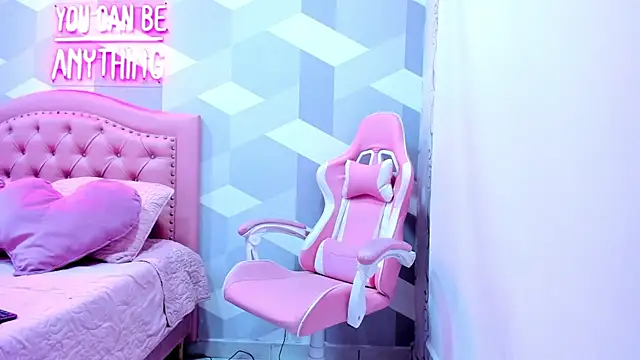 Gianna Watson online show from March 17, 1:29 pm