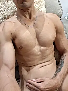 juniortche1313 online show from April 14, 9:31 pm