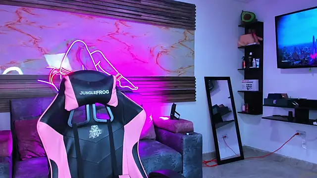 Cloe roouse online show from April 25, 1:36 pm