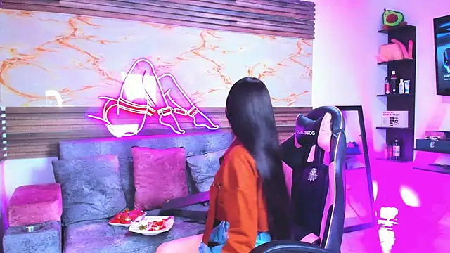 Cloe roouse online show from April 19, 2:07 pm