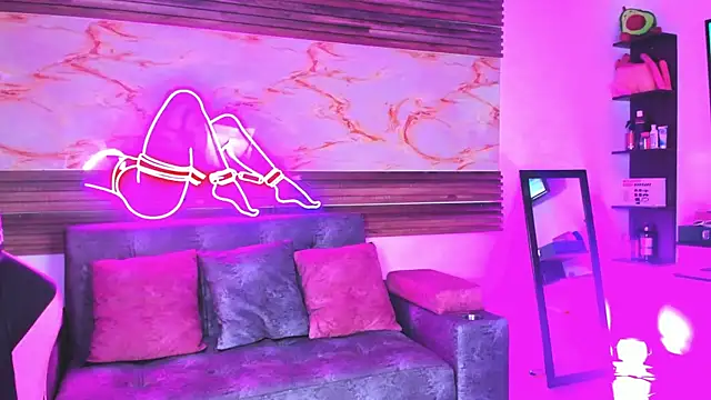 Cloe roouse online show from April 17, 8:33 pm