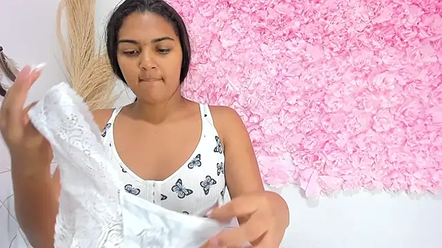 Melodymoore  online show from February 14, 9:15 pm