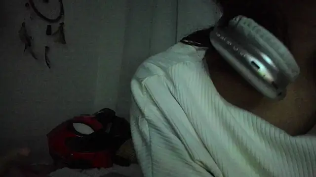 Melodymoore  online show from June 27, 5:46 am