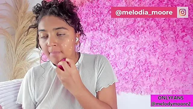 Melodymoore  online show from November 22, 10:08 pm