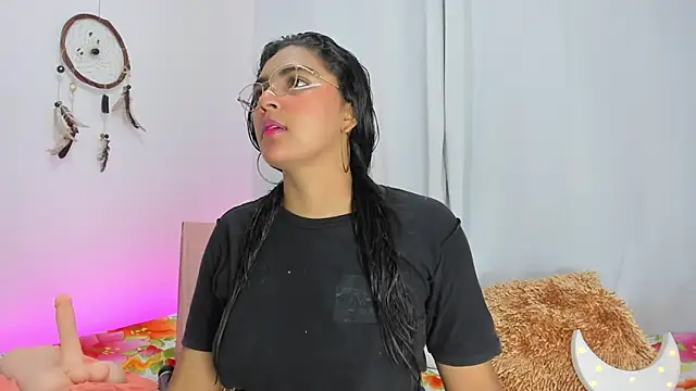 Melodymoore  online show from April 21, 8:26 pm