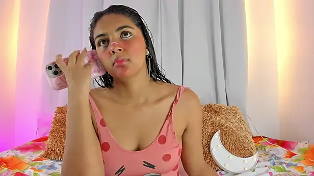 Melodymoore  online show from July 13, 9:58 pm
