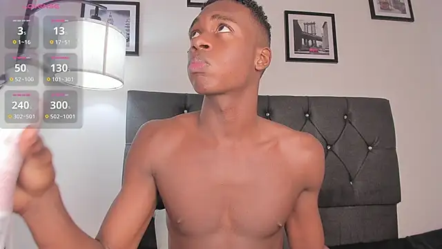 Snapshot of noah_johes chatting on February 20, 6:37 am noah johes online show from February 20, 6:37 am