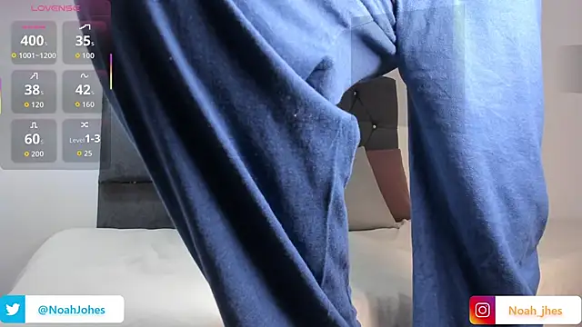 Snapshot of noah_johes chatting on December 21, 1:41 am noah johes online show from December 21, 1:41 am