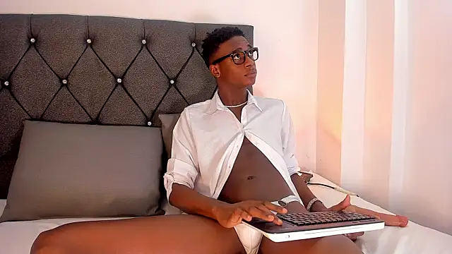 noah johes online show from March 9, 3:43 am