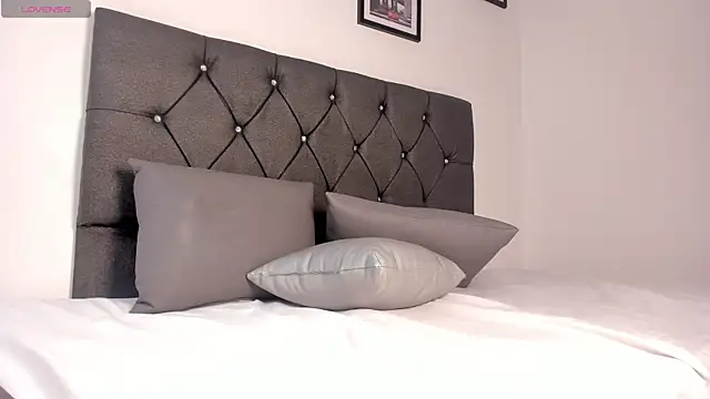 noah johes online show from October 23, 4:00 am