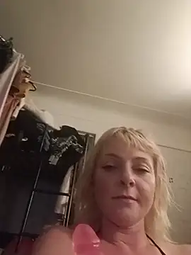 Foxxyhoneypott online show from June 17, 10:36 am
