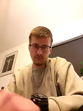 luckyluuk25 online show from March 6, 10:38 pm