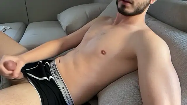 Snapshot of alfonso135 chatting on November 27, 9:43 am alfonso135 online show from November 27, 9:43 am