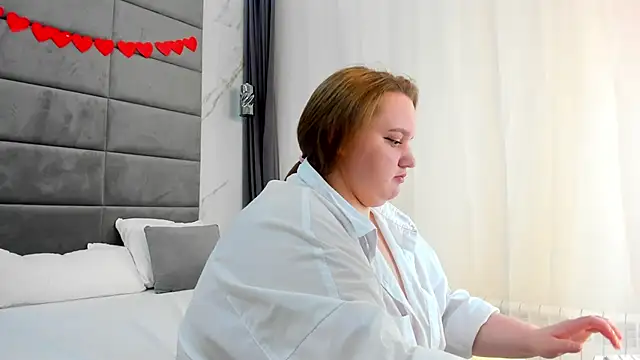 Amy Hall online show from March 8, 6:32 am