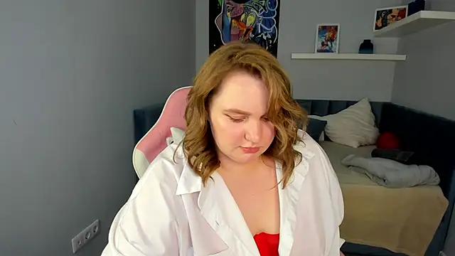 Amy Hall online show from March 1, 2:23 pm