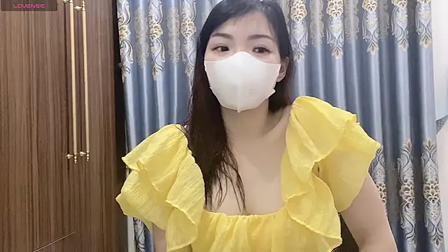 Snapshot of shishi_101 chatting on March 3, 2:51 am shishi 101 online show from March 3, 2:51 am