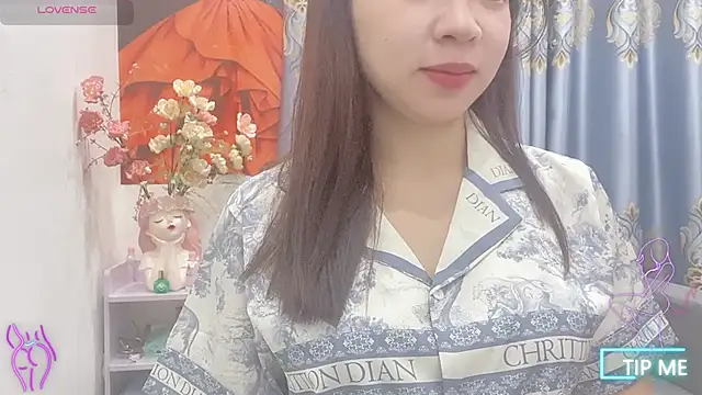 Snapshot of shishi_101 chatting on February 11, 2:33 am shishi 101 online show from February 11, 2:33 am