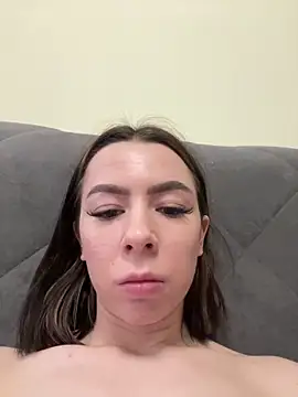 Snapshot of meganluss chatting on March 18, 9:45 am meganluss online show from March 18, 9:45 am