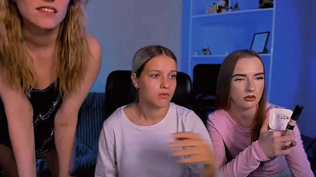 doll vey online show from November 23, 9:25 pm