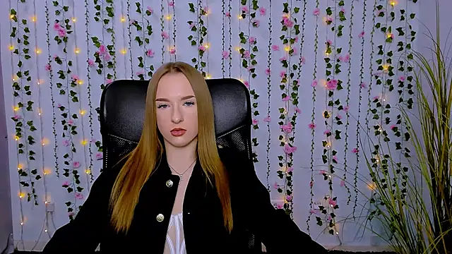 Snapshot of doll_vey chatting on March 4, 3:37 pm doll vey online show from March 4, 3:37 pm