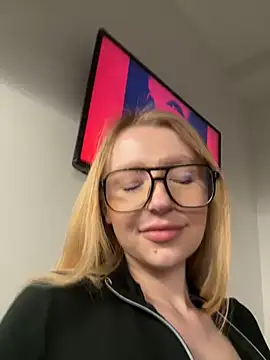 EvaBrooklyn online show from February 28, 7:25 pm