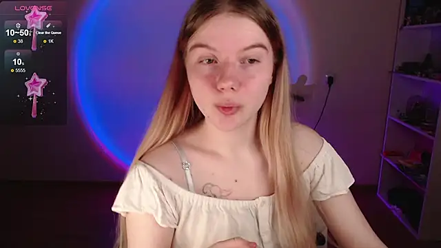 Strawberry juli online show from April 17, 5:10 am