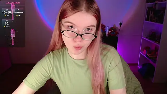 Strawberry juli online show from December 16, 5:33 am