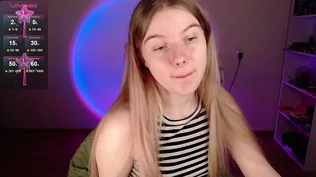 Strawberry juli online show from April 19, 1:34 pm