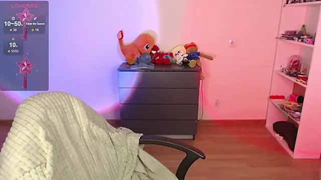 Strawberry juli online show from April 8, 10:50 am