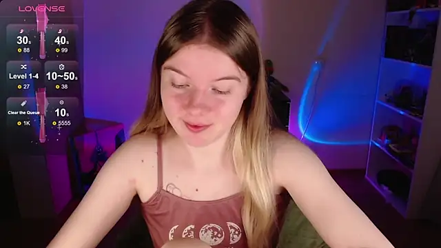 Strawberry juli online show from October 3, 6:37 am