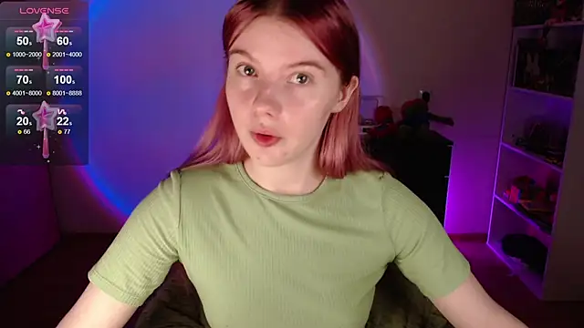 Strawberry juli online show from November 22, 9:30 am