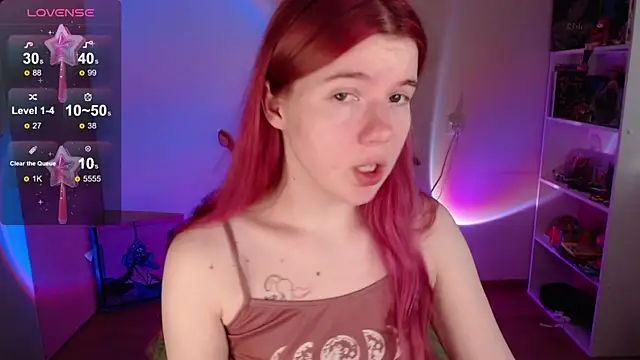 Strawberry juli online show from October 24, 8:35 am