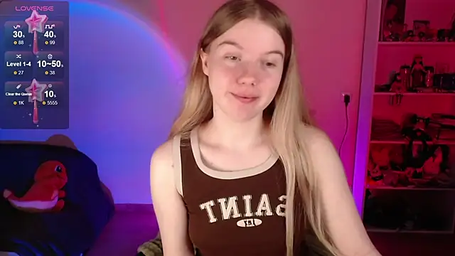 Strawberry juli online show from May 18, 5:45 am