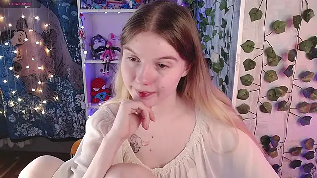Strawberry juli online show from March 11, 5:35 am
