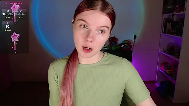 Strawberry juli online show from December 20, 1:25 pm