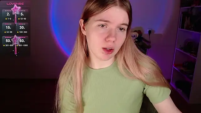 Strawberry juli online show from March 19, 7:52 am