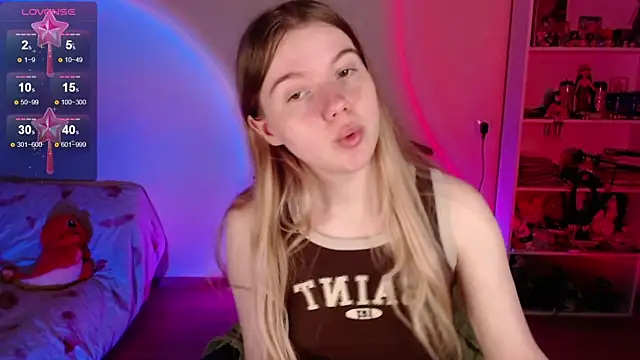 Strawberry juli online show from May 22, 3:59 am
